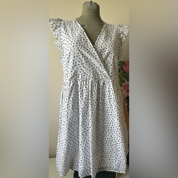 NWT ANN TAYLOR Eyelet Ruffle Sleeve Crossover Dress. Lined,Hidden back zip Sz 14 - Picture 2 of 10